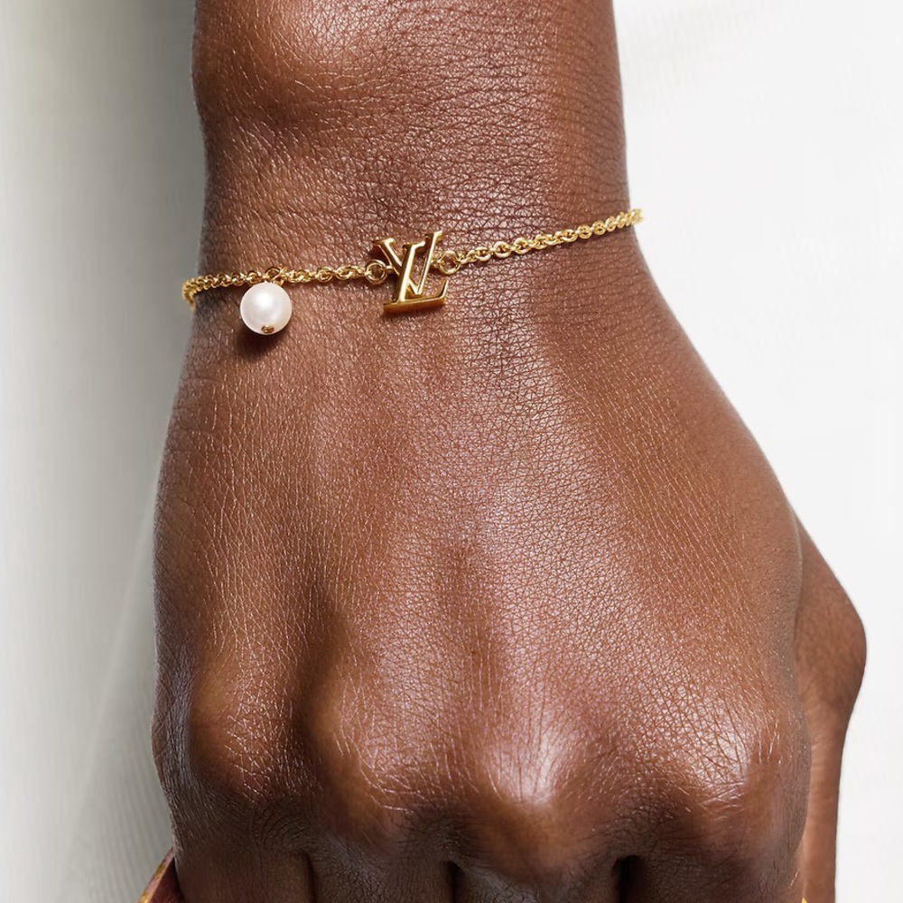 Louis Vuitton Gold Bracelet with Pearl Charm - Picture 5 of 6